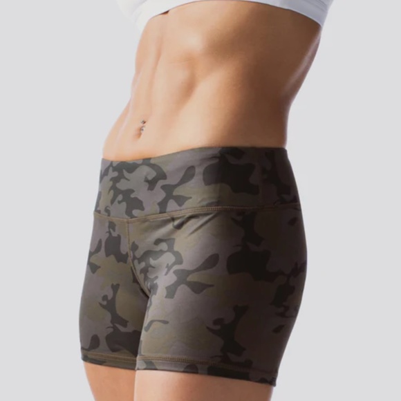 Born Primitive DOUBLE TAKE BOOTY SHORT in Camouflage - size medium - Picture 1 of 3